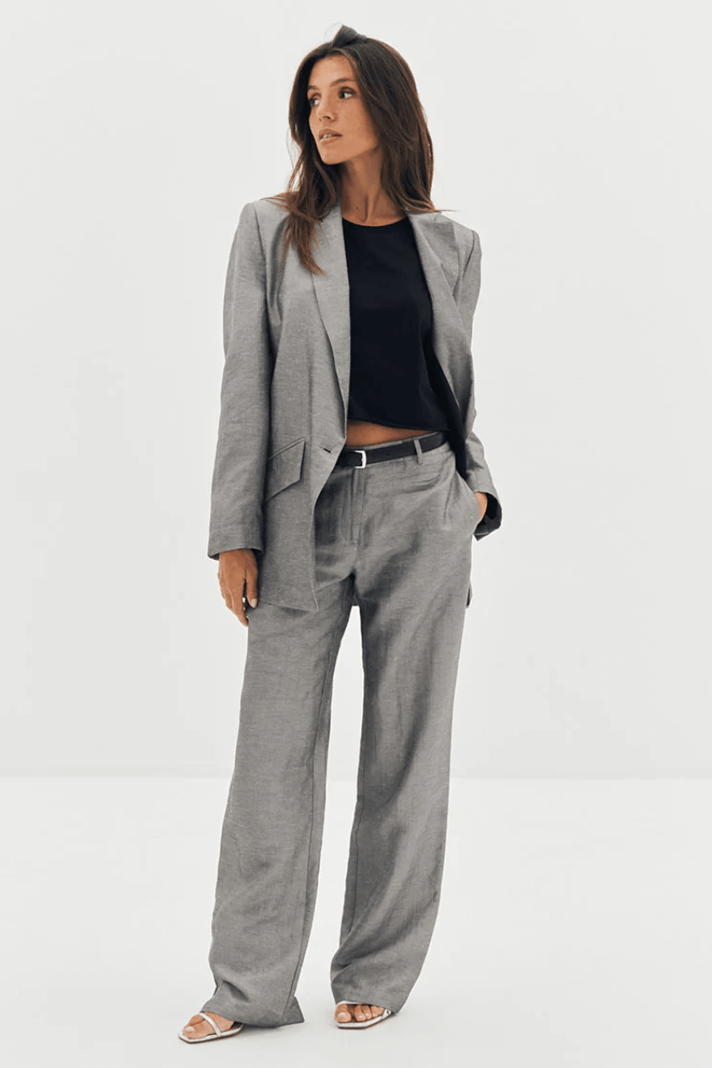 tailleur-pantalon-femme-chic-635slf.png
